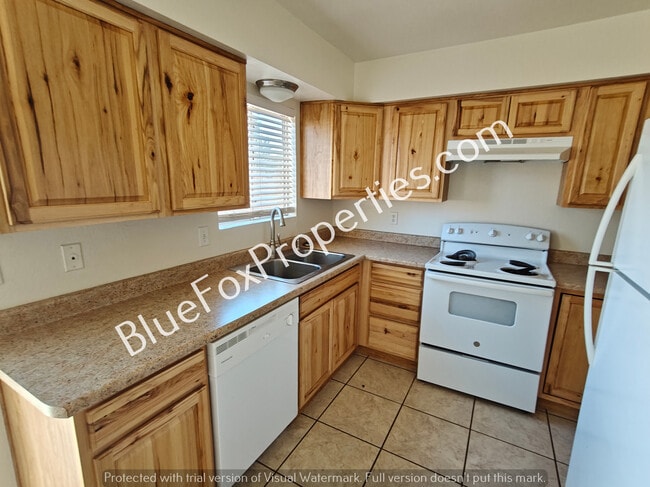 Building Photo - 4120 E Bermuda St