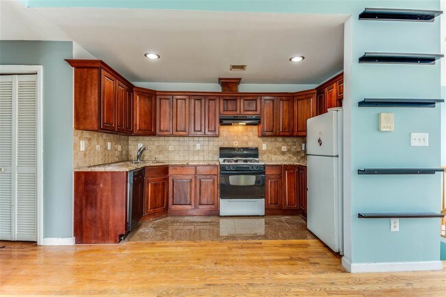 Foto del edificio - 499 Liberty Ave