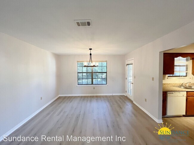 Building Photo - 2 br, 1 bath House - 687 Valley Road