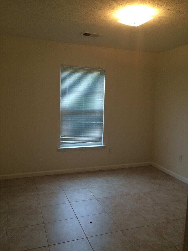 Foto del edificio - 3 Bed / 2 Bath Single Family Home for Rent...
