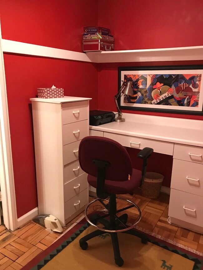 Work space - 3701 Connecticut Ave NW