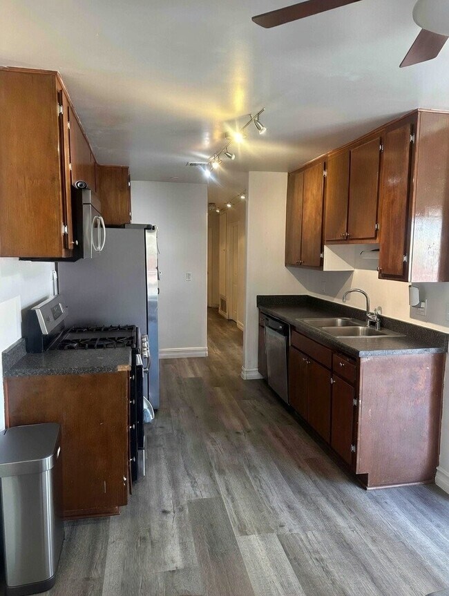 Foto del edificio - 583 Charlotte Dr