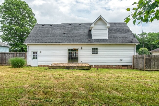 Building Photo - 104 Amelia Ct
