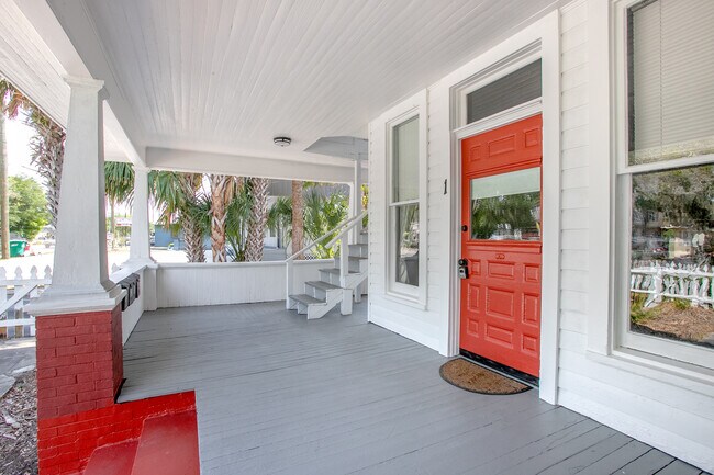 Foto del edificio - 330 S Woodland Blvd