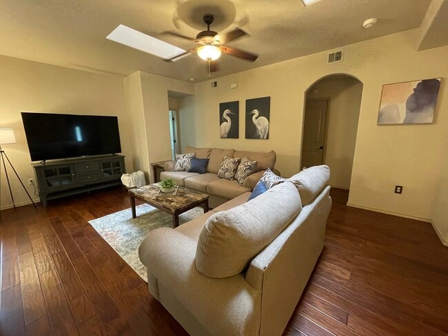 Building Photo - 1816 Hays Dr