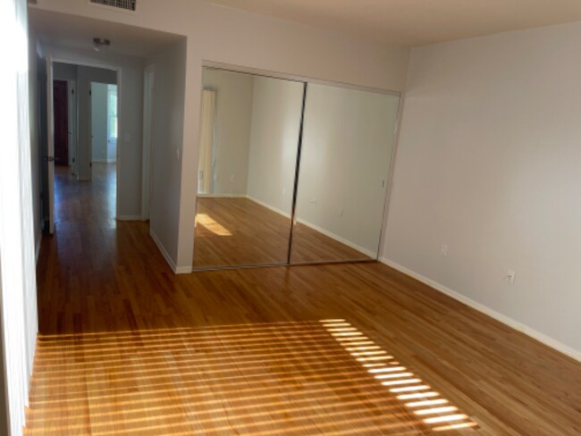 Foto del edificio - 721 Arden Ave