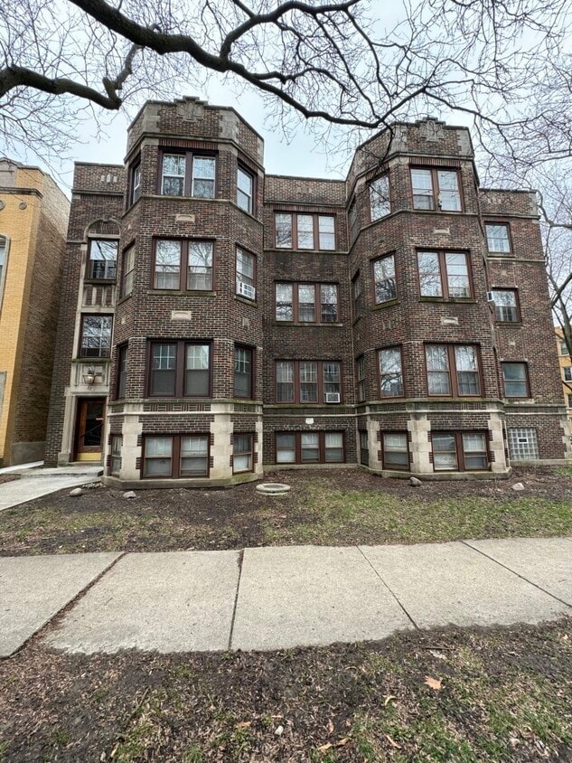 Primary Photo - 2221 W Arthur Ave