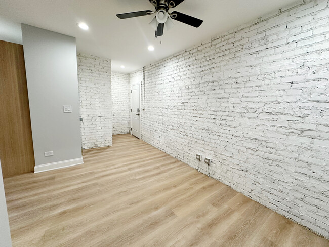 Building Photo - 1631 W Chase Ave