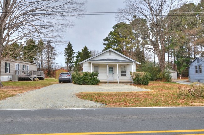 Building Photo - Updated 4-Bed House with Fenced Yard in Ef...