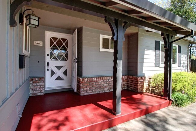 Photo - Adorable College Green 3 BDRM 2 BATH avail... House