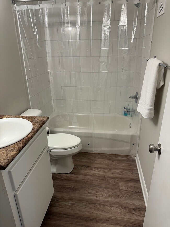 Foto del edificio - 433 Meadowlark Dr