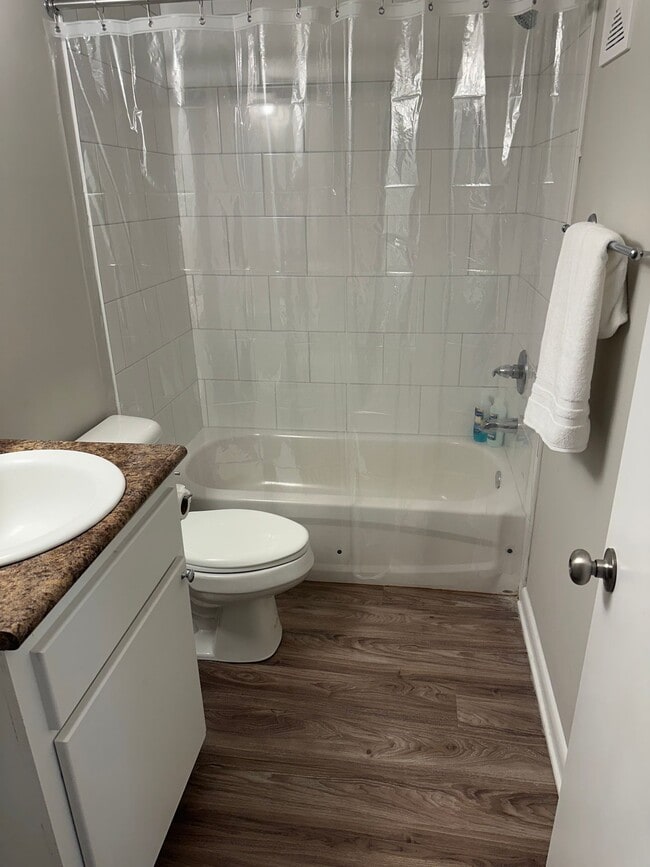 Building Photo - 433 Meadowlark Dr