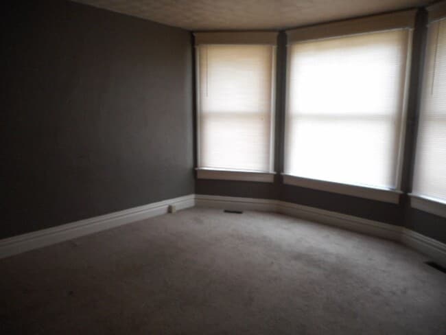 Foto del edificio - 2 BR Apartment Near University of Saint Fr...