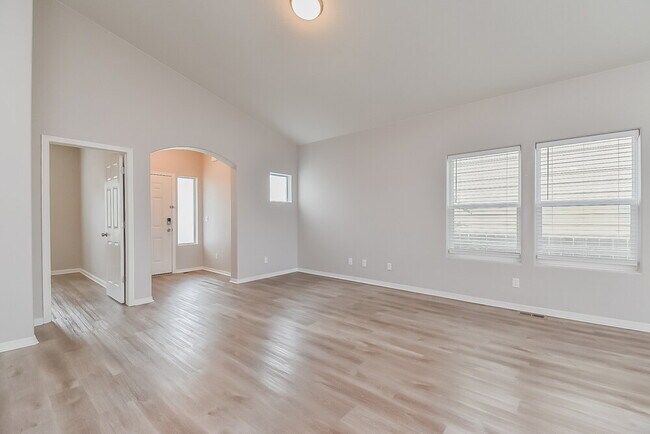 Foto del edificio - 2370 Spring Blossom Dr