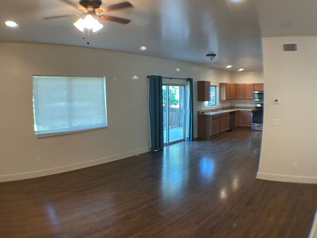 Building Photo - Charming 2-Level Home in Peaceful Mountain...