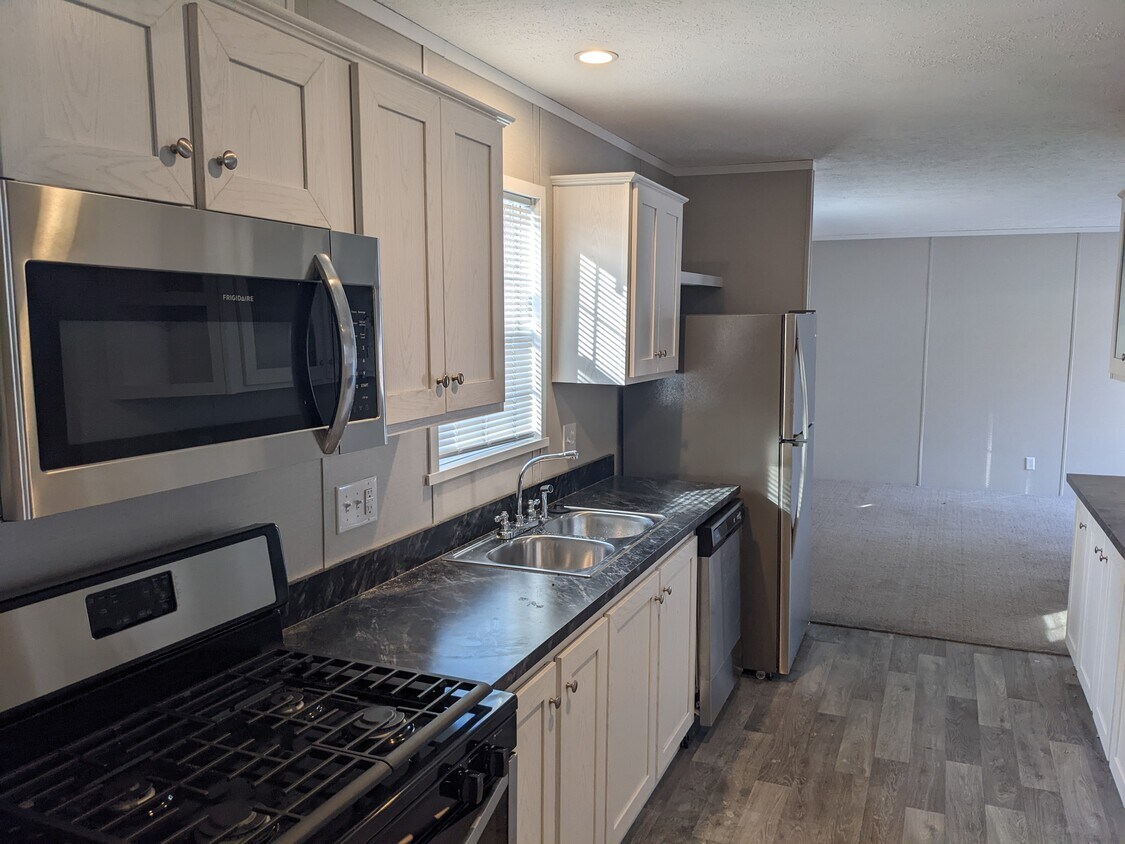 Foto principal - 3617 N Grand Ave E