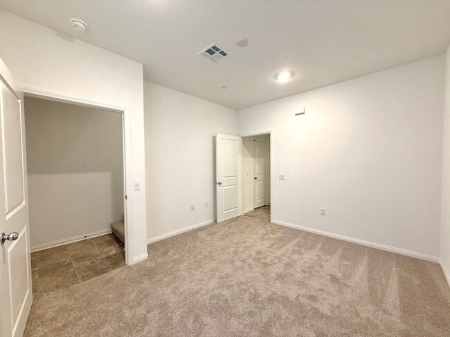 Building Photo - 26865 Millerton St