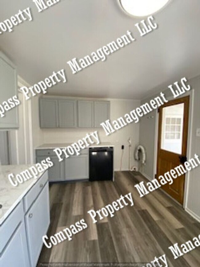 Building Photo - $1695 - 3 Bed, 1 Bath Duplex - Christiana