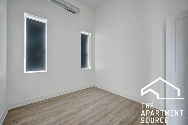 Foto del edificio - 4734 N Artesian Ave