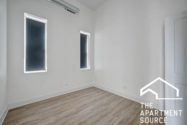 Building Photo - 4734 N Artesian Ave