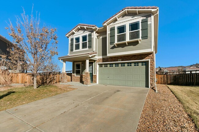 Building Photo - Backs to open space!