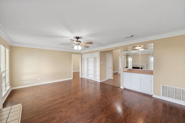 Foto del edificio - 8030 Pine Falls Dr