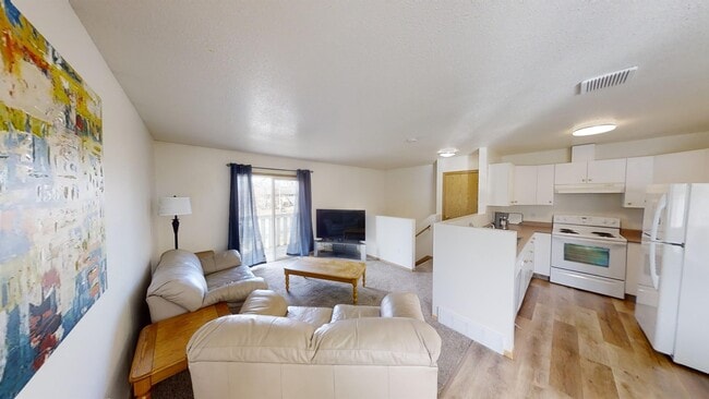 Building Photo - 10605 D-106102 102 St