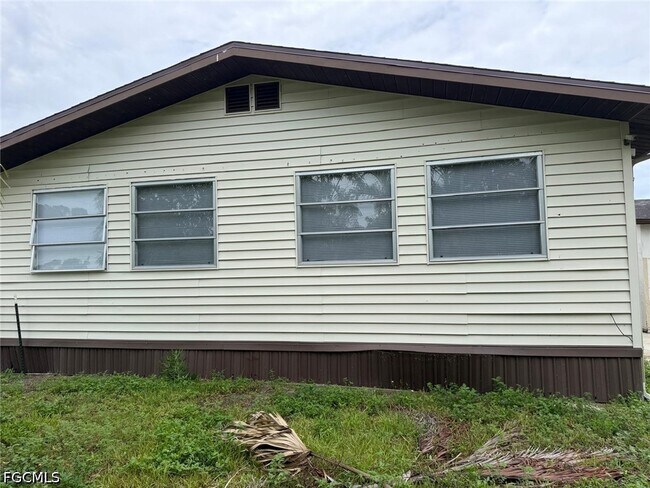 Building Photo - 130 Lantern Pl