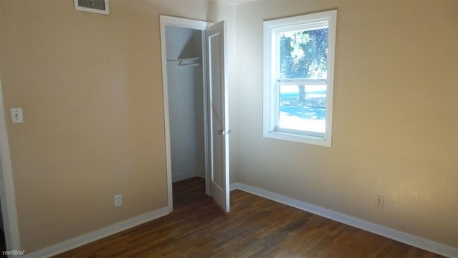 Building Photo - 2 br, 1 bath House - 3230 Bell Ave