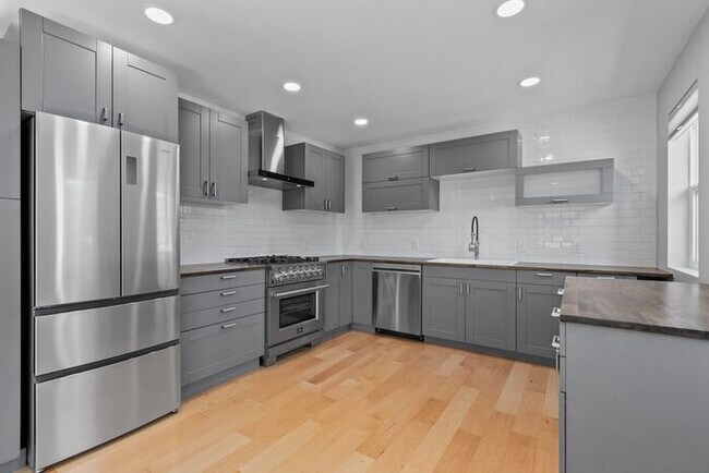 Building Photo - Sweet West Seattle Charmer with Air Condit...
