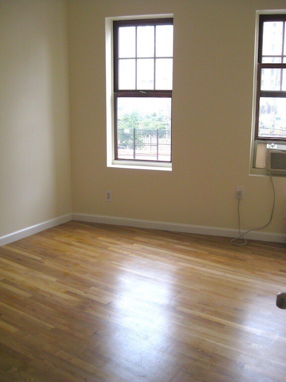 Primary Photo - 200 W 11th St