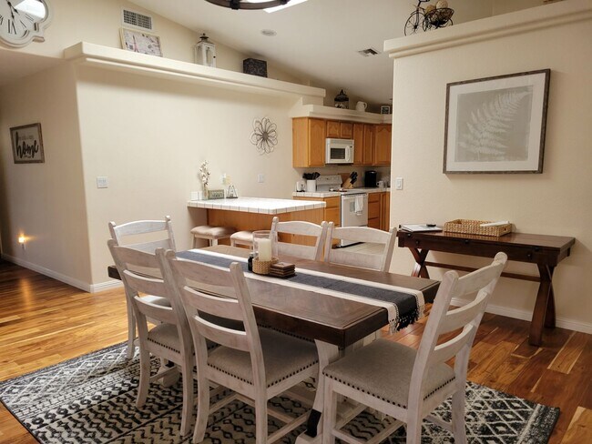 Building Photo - Furnished Winter House