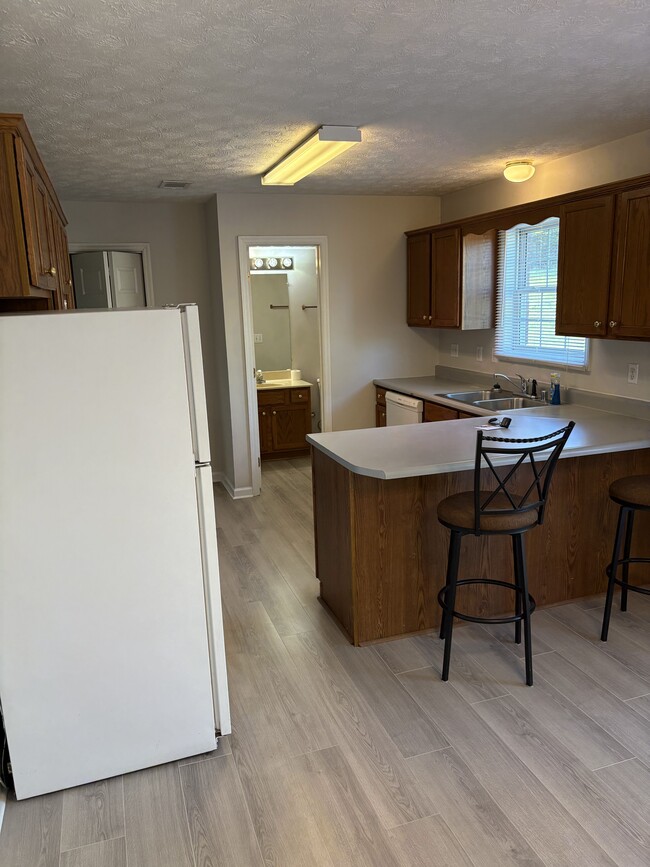 Building Photo - 548 Reynolds Dr