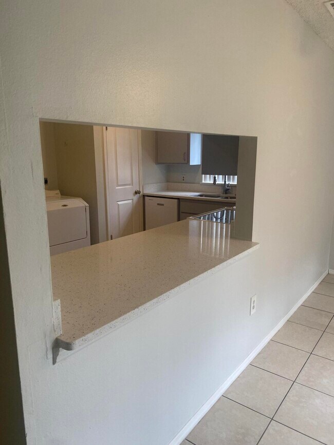 Foto del edificio - 2311 Pinewood Dr NE