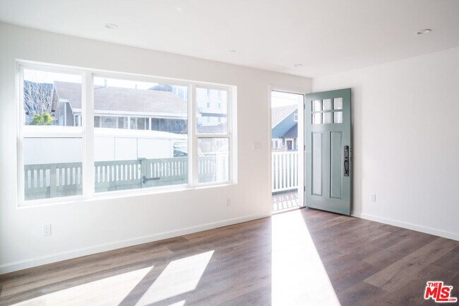 Building Photo - 401 Firmin St