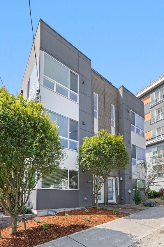 Foto principal - Trendy West Seattle Townhome w/Air Conditi...