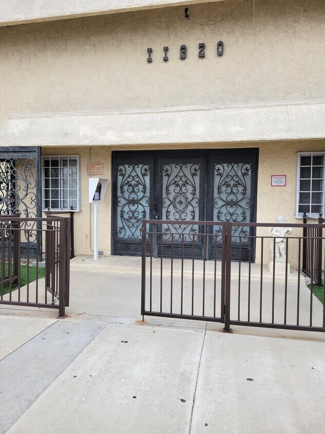 Foto principal - 11920 Inglewood Ave