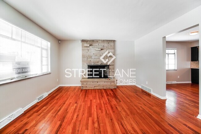 Building Photo - REDUCED! - Now offering $500 off first ful...