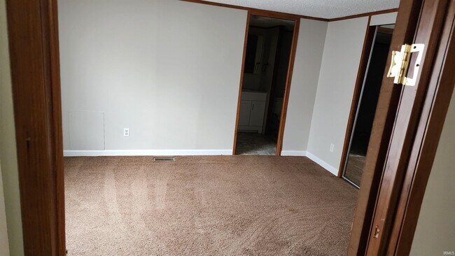 Building Photo - 911 N Oolitic Dr