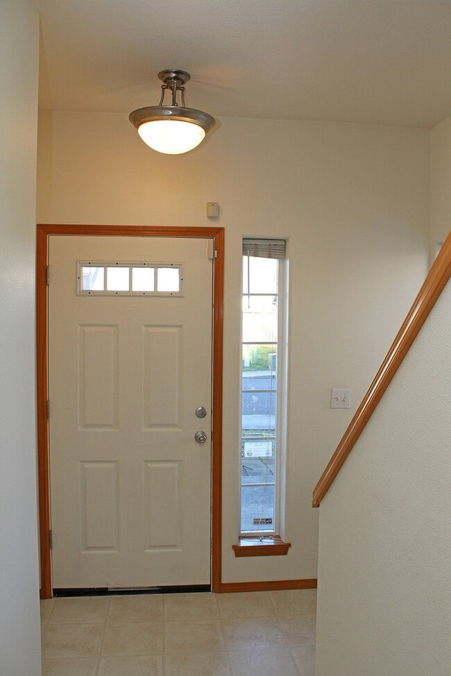 Building Photo - Energy Efficient 3 Bedroom Powellhurst Tow...