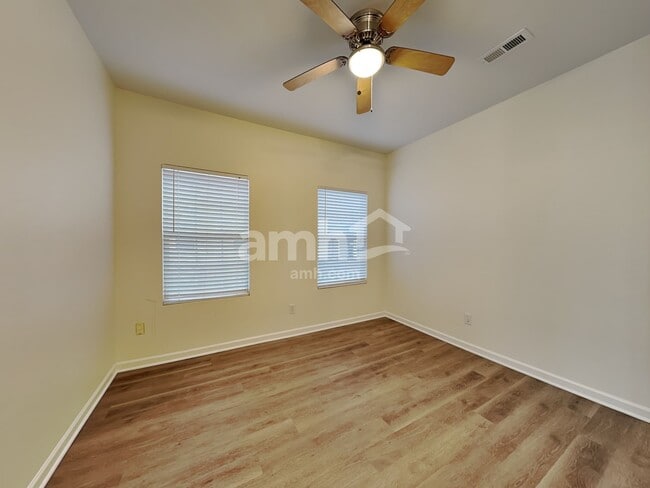 Building Photo - 5 Silverbrook Ct