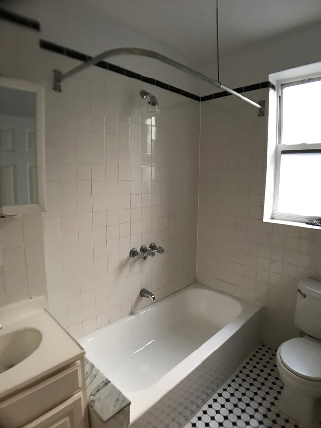 Foto del edificio - 82 Wadsworth Ave