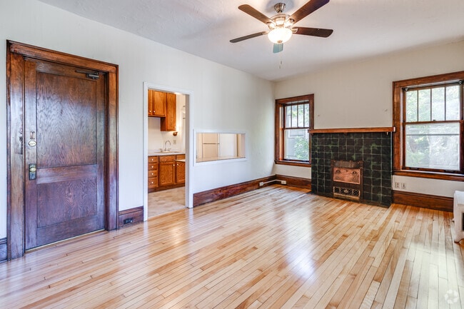 2BR, 1BA - 720SF - Living Room - 809 Douglas Ave