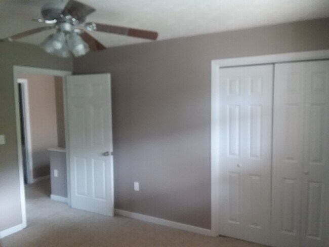 Master bedroom - 453 Eastley Court
