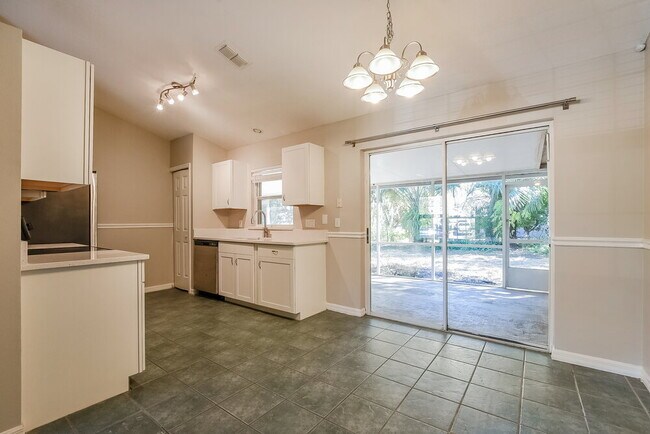 Building Photo - 10525 Reagans Run Dr