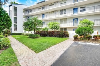 Building Photo - 6650 S Oriole Blvd