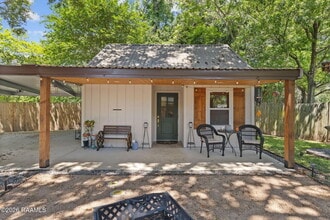Building Photo - 325 Alice Dr