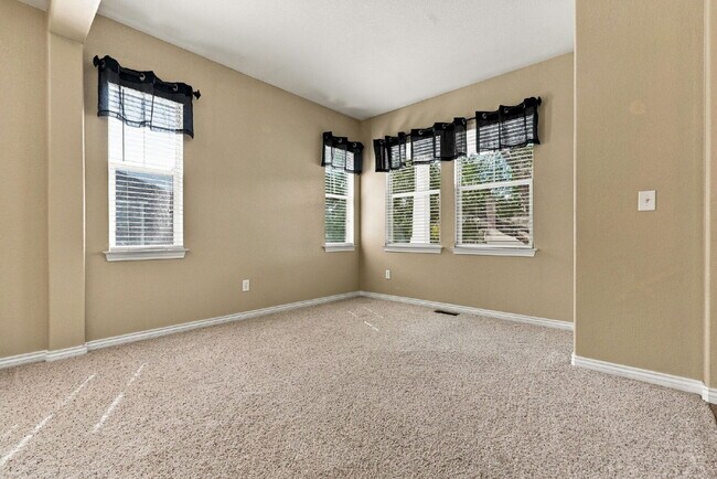 Foto del edificio - 3-Bedroom Home + Separate Office & Loft | 3-Car Garage