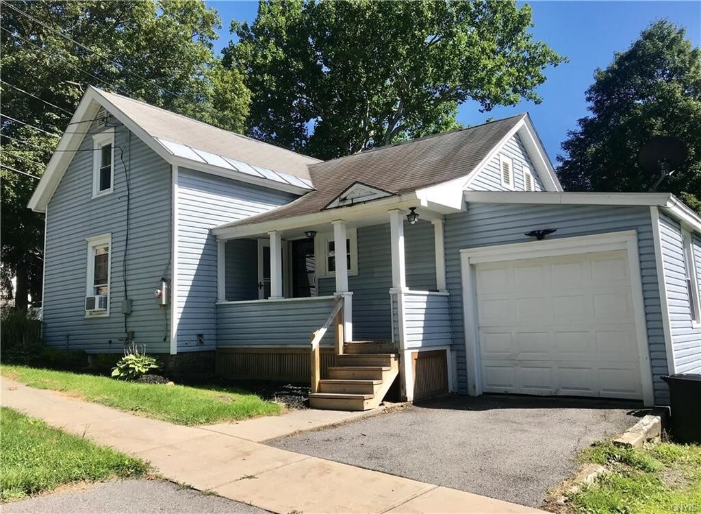Primary Photo - 105 Clinton St
