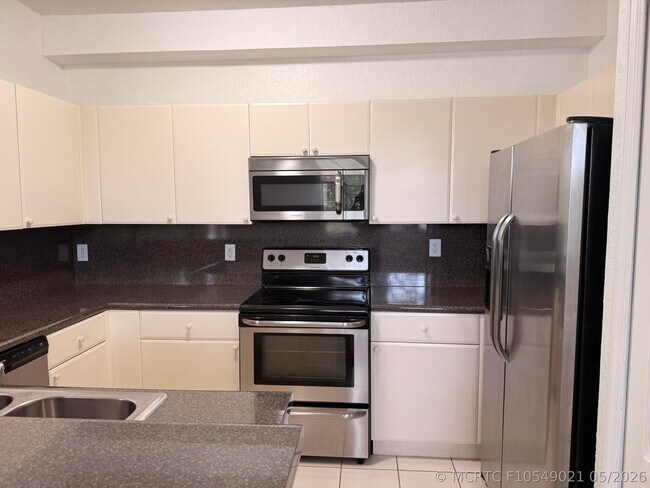 Building Photo - 130 Jacaranda Country Club Dr